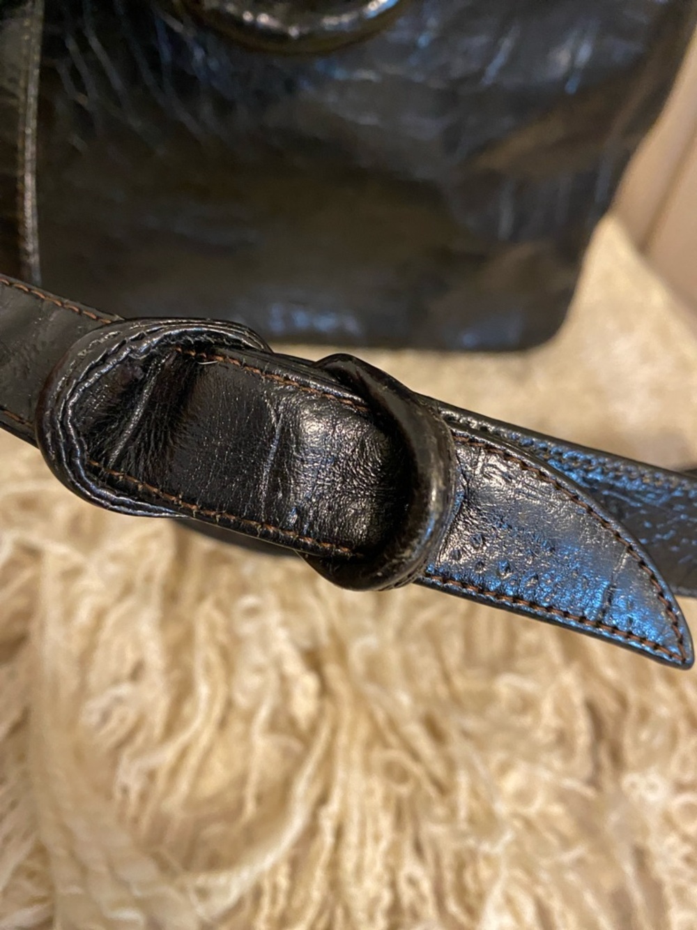 VTG Sharif Black Faux-Croc Drawstring Crossbody / handbag with Brass Accent - Picture 7 of 10